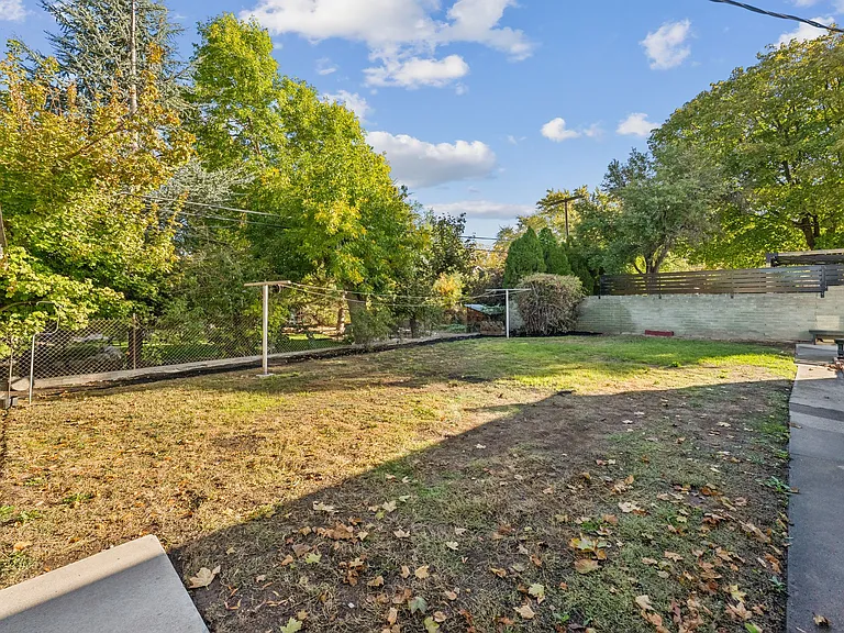 1023 E Millbert Ave — Photo 17