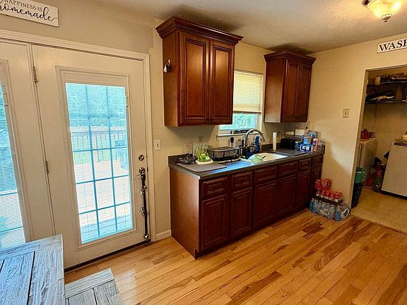5th image of 244 Sunset Estates Dr