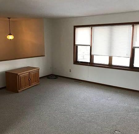 2nd image of 806 Southview Dr