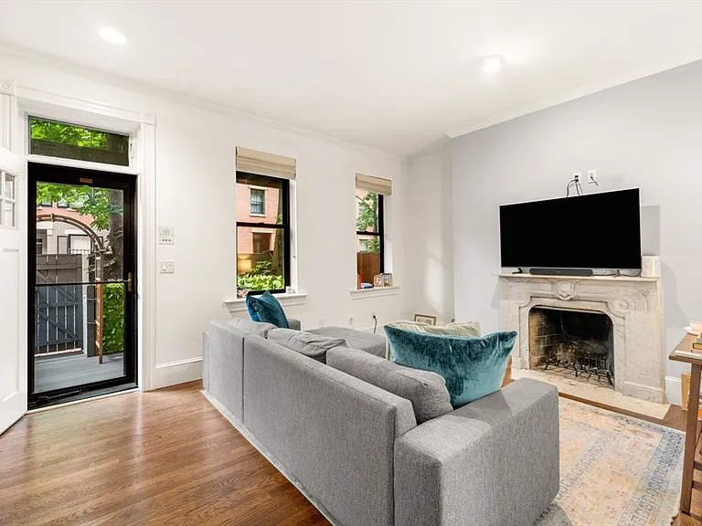 34 Lawrence St #2 — Photo 1
