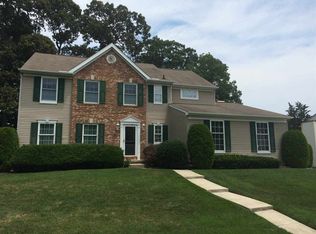 29 Clover Hill Cir, Egg Harbor Township, NJ 08234
