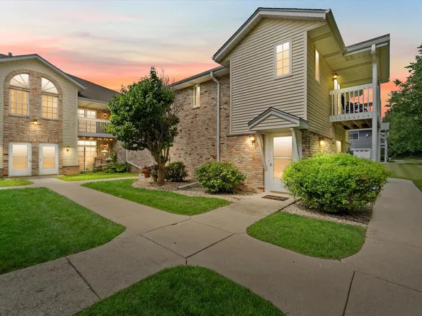 330 West Aspen DRIVE #12, Oak Creek, WI 53154