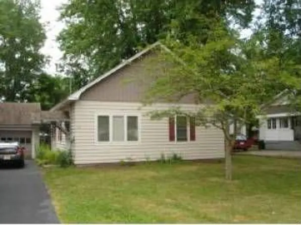 121 E High St, Wautoma, WI 54982