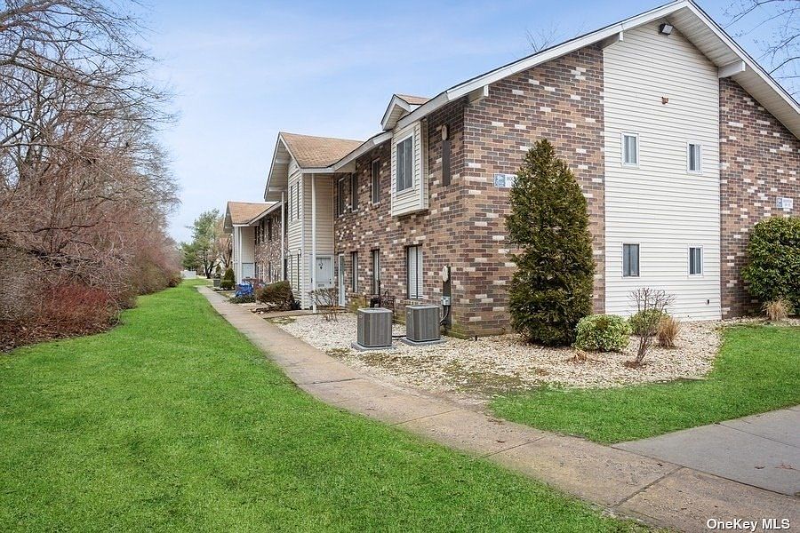 5 Houston Court UNIT 5, Coram, NY 11727 | Zillow