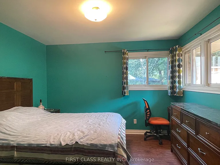 251 Scott Ave — Photo 12