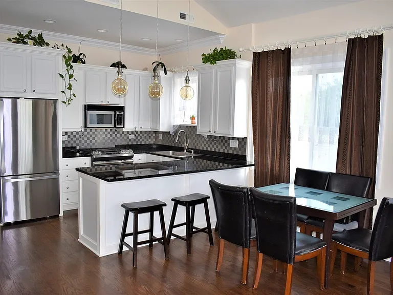 7702 W Addison St #3 — Photo 2