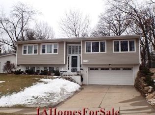 2119 Birchwood Dr NE, Cedar Rapids, IA 52402