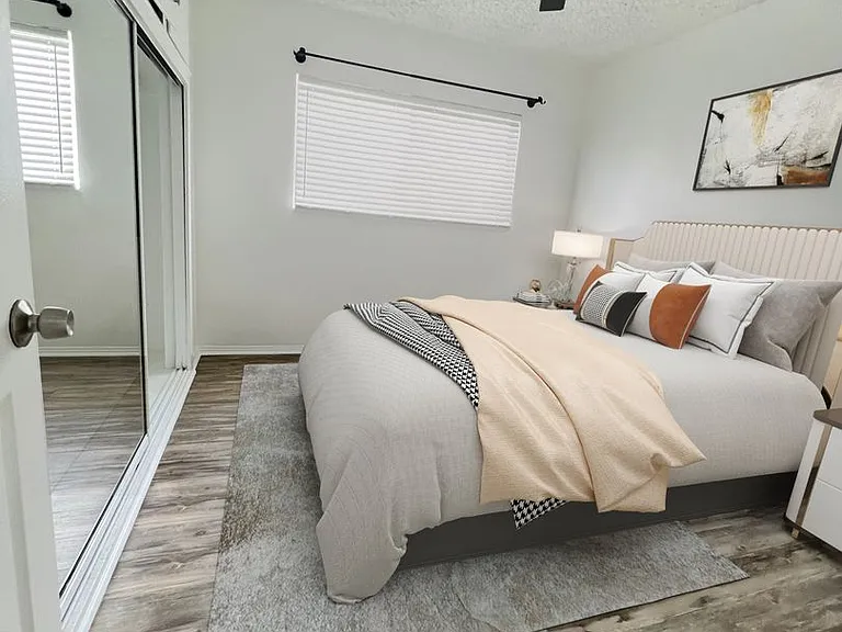 Eden Roc Apartments — Photo 18