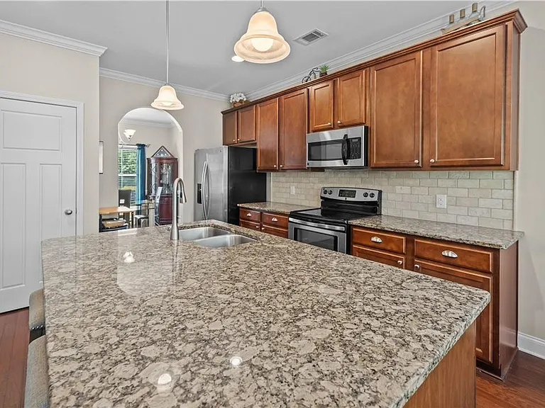 498 Waverly Ln — Photo 11