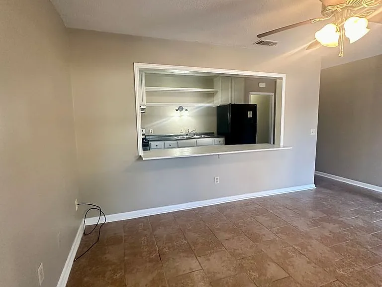 214 Lanier Dr — Photo 3