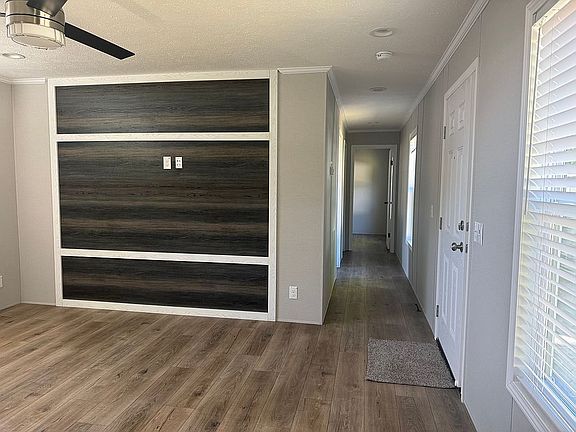 4th image of 9236 Elsie Ave