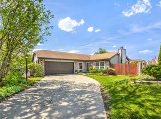6 Ironwood Ct, Streamwood, IL 60107