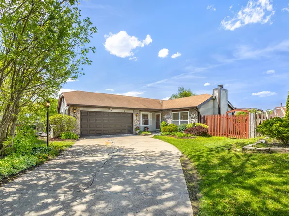 6 Ironwood Ct, Streamwood, IL 60107