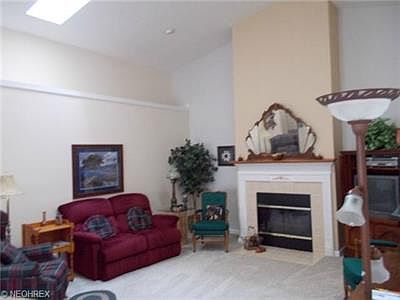 4th image of 396 Dartmouth Trl