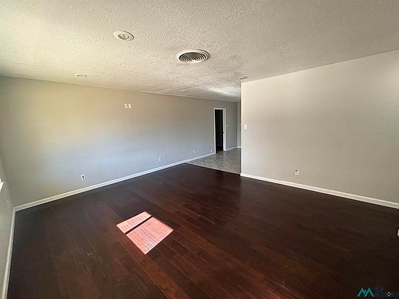 2nd image of 826 W Iron Ave