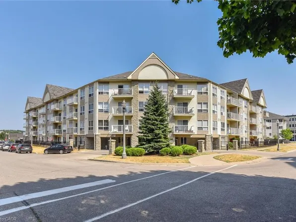 8 Harris St #318, Cambridge, ON N1R 8R1