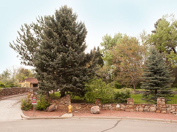 Entrance @ end of cul-de-sac