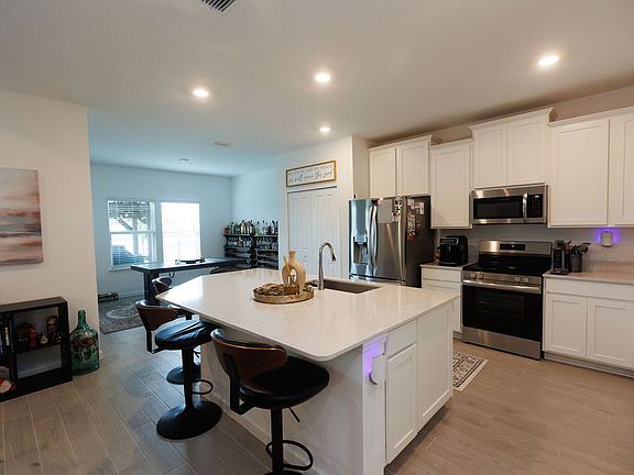 4th image of 9639 Gaynor Cir