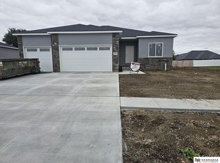 1302 Birchwood Dr, Hickman, NE 68372