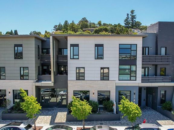 2nd image of 600 El Camino Real #209