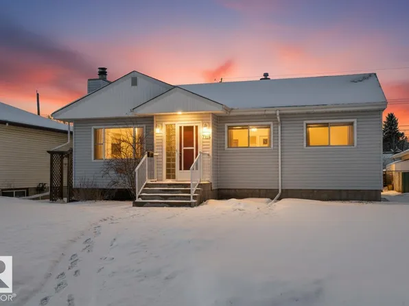 7316 82nd St NW, Edmonton, AB T6C 2X1