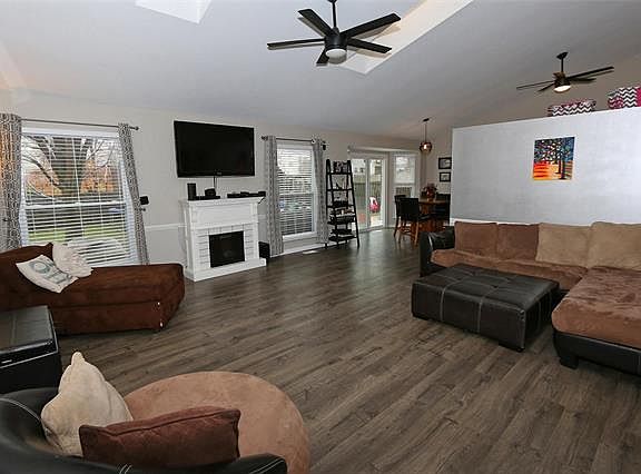 3rd image of 1404 Southgate Dr
