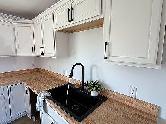2nd image of 2104 Nora St