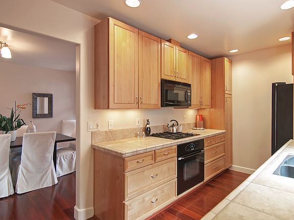 4th image of 120 London St