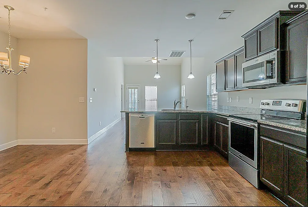 3 bed, 2.5 bath, 1693 sqft, $2,200 — Photo 4