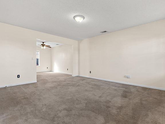 5th image of 245 Fox Grove Circle