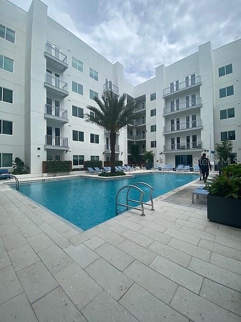 1st image of 600 W Amelia St