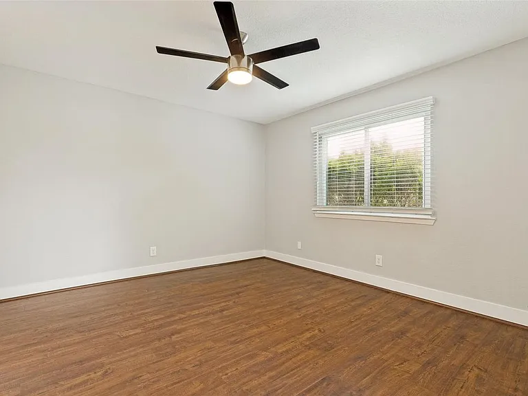 2114 Wheaton Dr — Photo 8