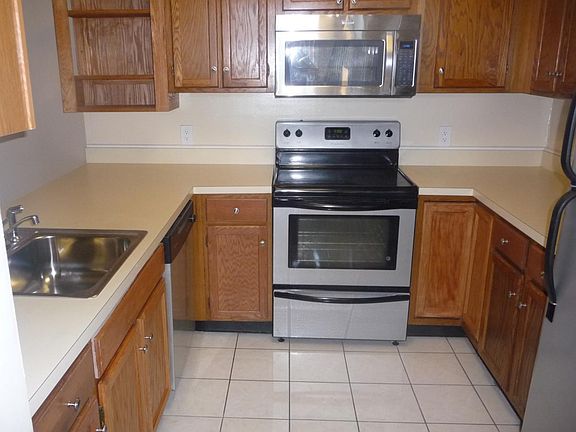 300 Heathercroft Kitchen