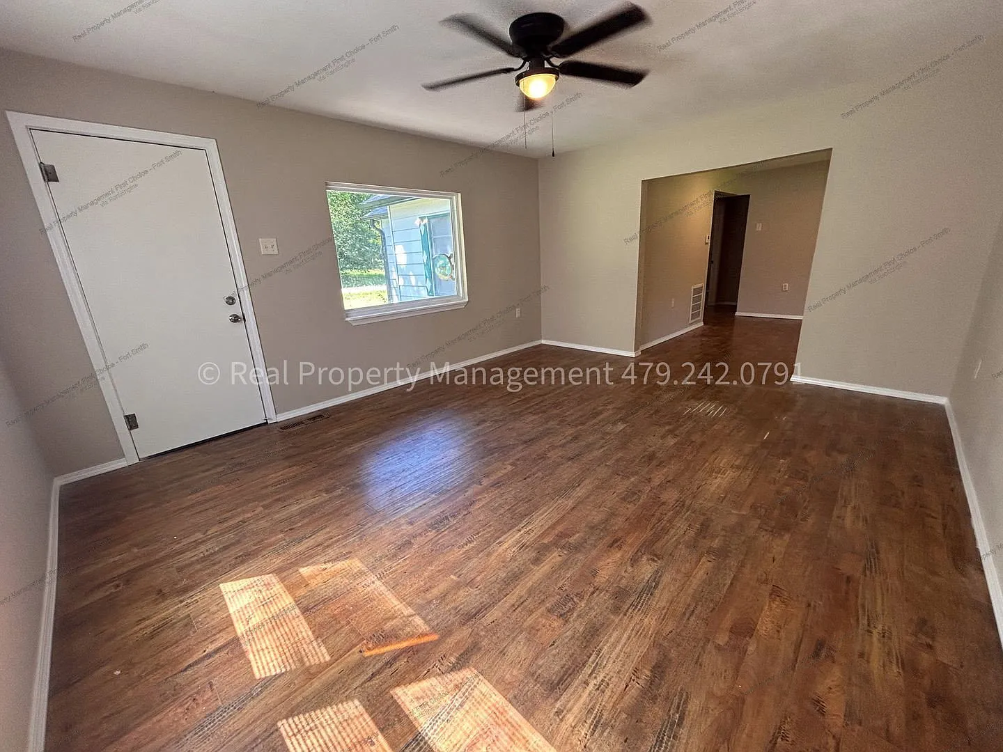 2 bed, 1.0 bath, 1198 sqft, $900 — Photo 2