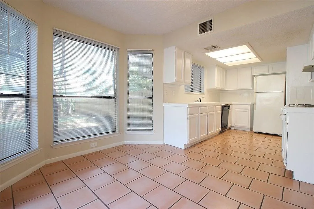 2 bed, 1.5 bath, 947 sqft, $1,795 — Photo 4