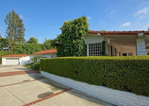 4th image of 3008 E Cameron Ave