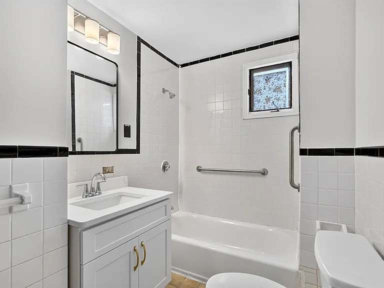 18 Otis St #2 — Photo 20