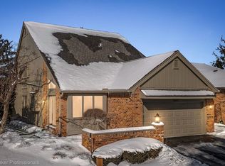 30652 Ramblewood Club Dr, Farmington Hills, MI 48331