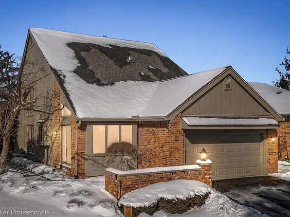 30652 Ramblewood Club Dr, Farmington Hills, MI 48331