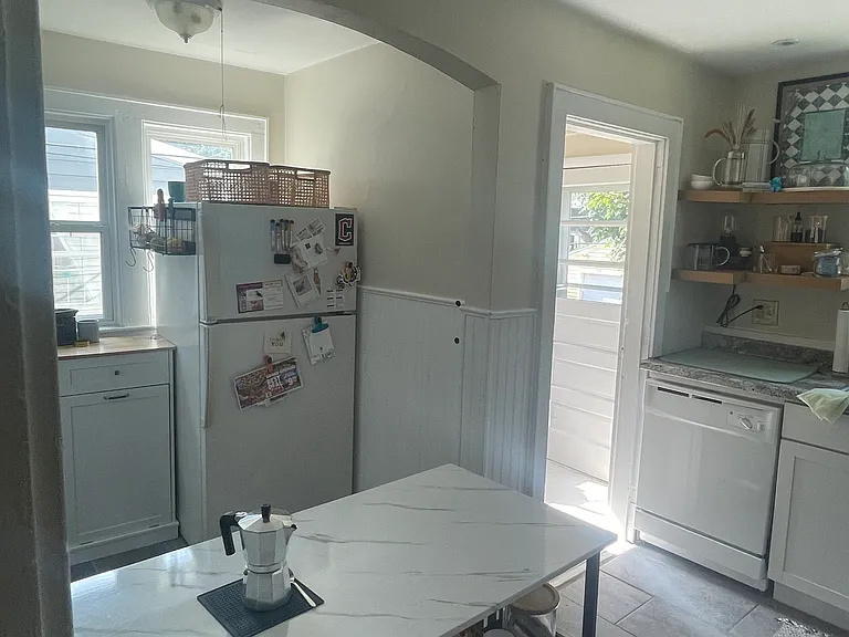 142 W California Ave — Photo 6