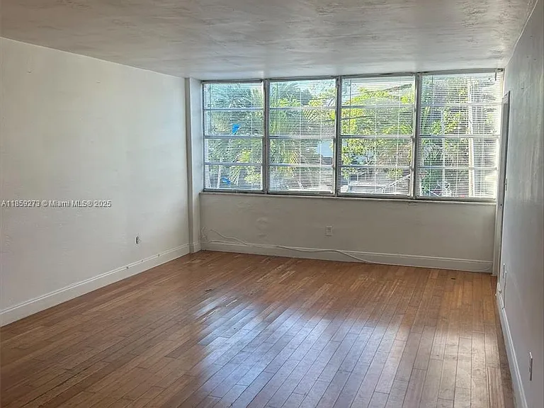 2175 NE 170th St #202 — Photo 2