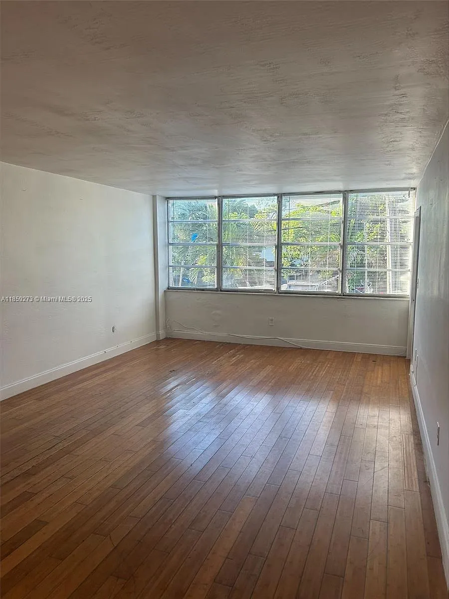 Building Photo - 2175 NE 170th St #202