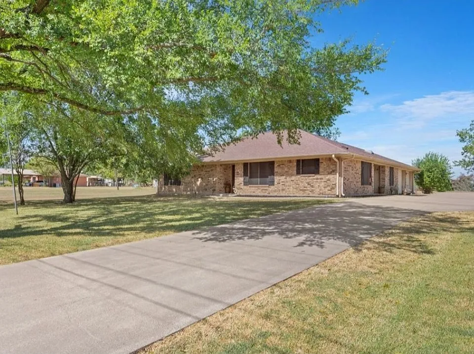 909 McClintic Dr
