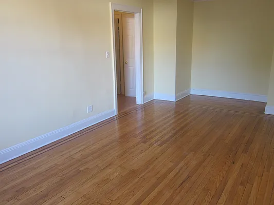 Rented by Realty 2000 Corp | media 3