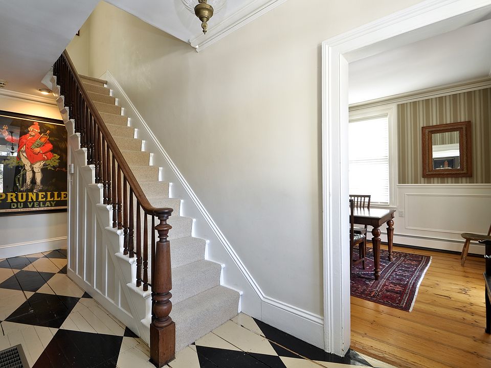 1st image of 221 Melbourne Ave