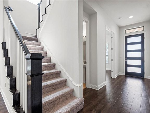 4th image of 6717 Vicenza Dr