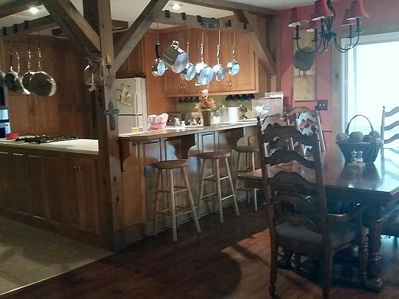 Open kitchen/dining room