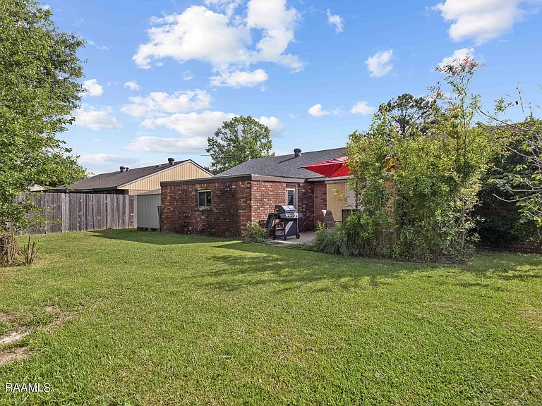 303 Plaza Village Dr — Photo 20