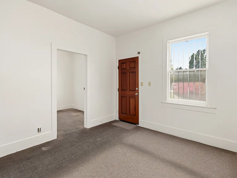 811 W Grand Ave #A — Photo 3