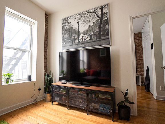 3rd image of 53 W 106th St APT 1A